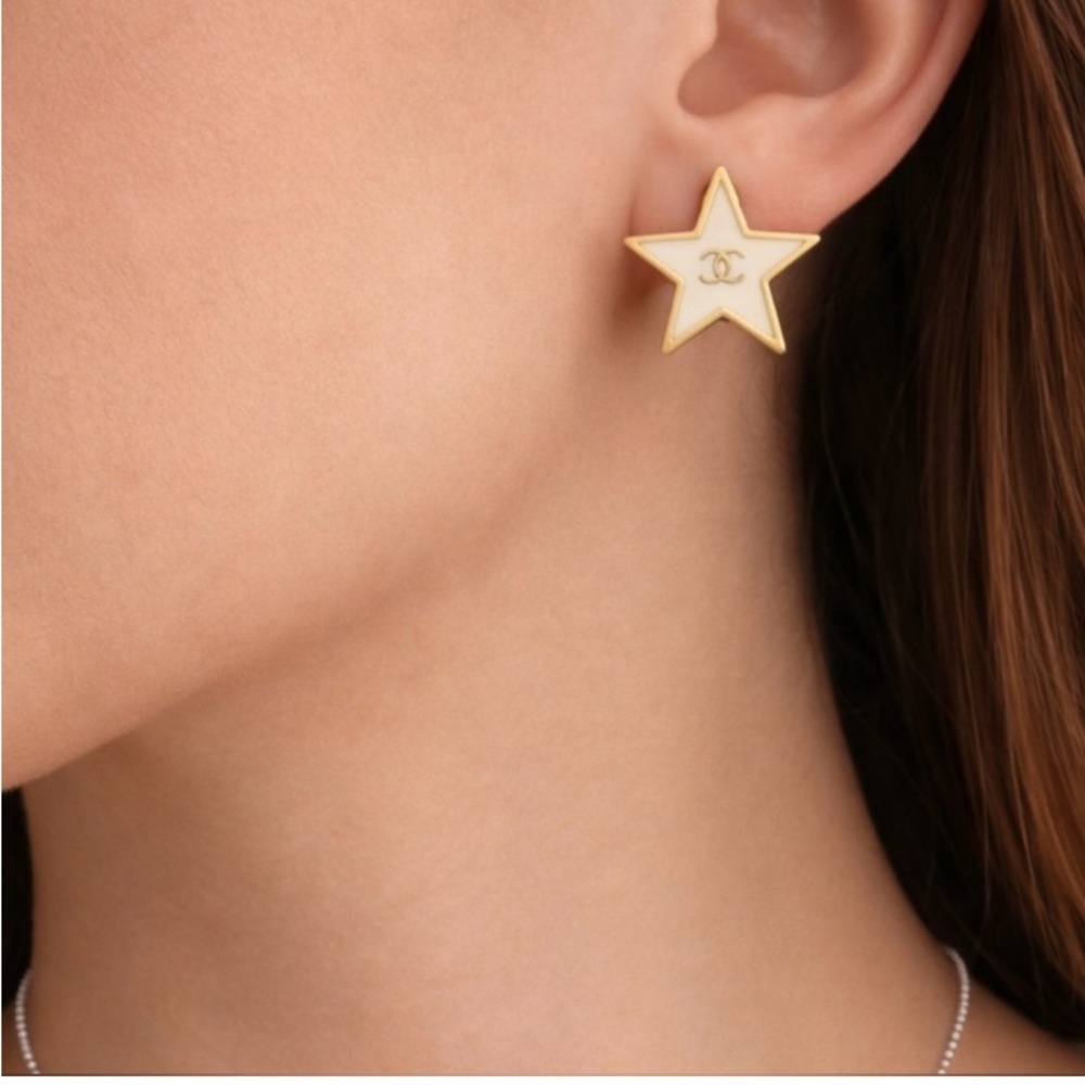 CC Star Cream Clip Earrings